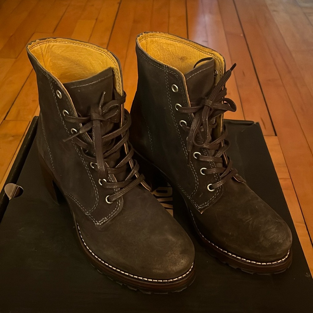 Frye Sabrina 6G Lace-up Suede Heeled Ankle Boots Charcoal Size 7.5